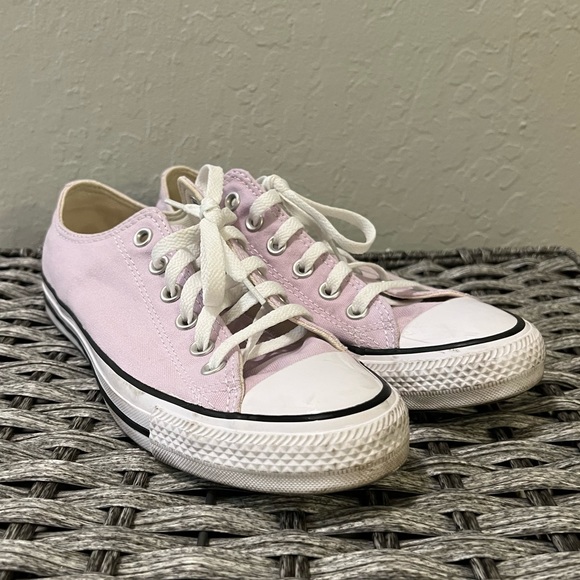 Gently Used Converse All Star Chuck Taylor in Lilac 9US - Picture 1 of 6